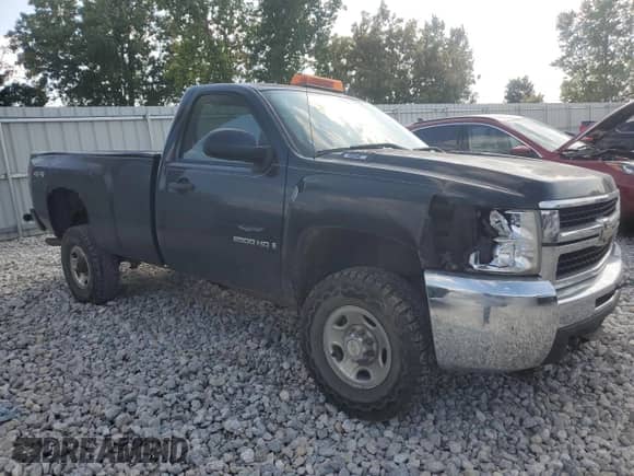 2008 Chevrolet Silverado 2500HD 1LT z VIN 1GCHK24KX8E117619, wystawiony jako Copart lot #72045005 z przebiegiem 148 231 mil mil oraz Czysty tytuł • Clean title. Historia ofert i sprzedaży dostępna na DreamBid. Obrazek 4.