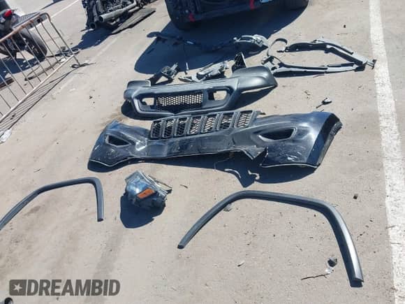 2019 Jeep Grand Cherokee Trailhawk z VIN 1C4RJFLG1KC733546, wystawiony jako IAAI lot #43364346 z przebiegiem 108 929 mil mil oraz . Historia ofert i sprzedaży dostępna na DreamBid. Obrazek 12.