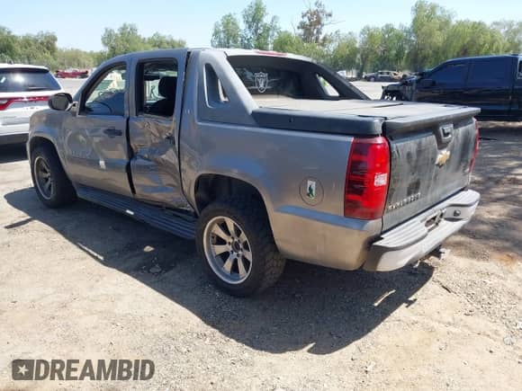 2007 Chevrolet Avalanche 2LT z VIN 3GNEC12J47G313249, wystawiony jako IAAI lot #42325797 z przebiegiem 142 836 mil mil oraz . Historia ofert i sprzedaży dostępna na DreamBid. Obrazek 3.