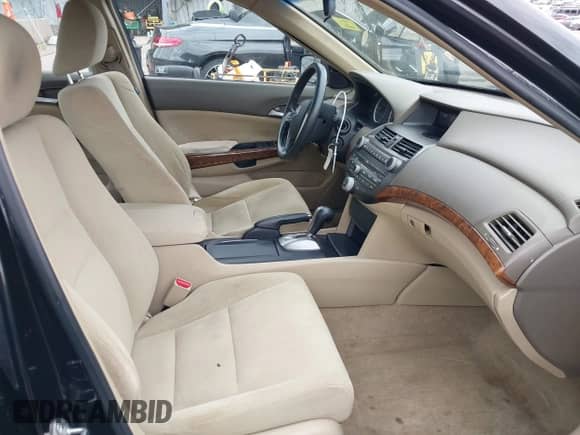 2008 Honda Accord EX z VIN 1HGCP367X8A013358, wystawiony jako IAAI lot #43430153 z przebiegiem 181 003 mil mil oraz . Historia ofert i sprzedaży dostępna na DreamBid. Obrazek 5.