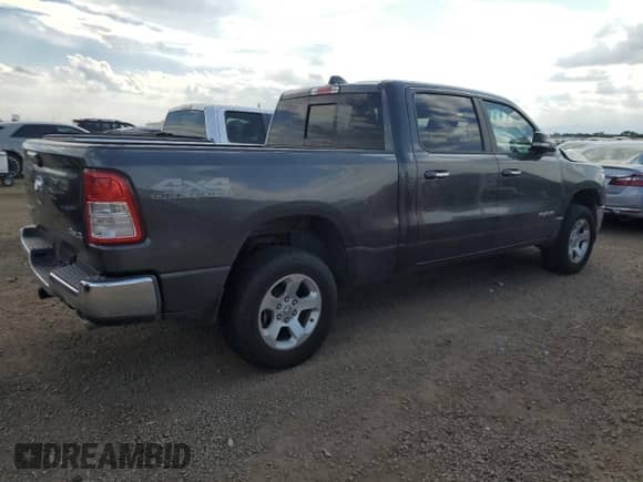 2020 Ram 1500 Big Horn z VIN 1C6SRFMT9LN383893, wystawiony jako Copart lot #71001895 z przebiegiem 100 808 mil mil oraz Szkoda całkowita • Salvage title. Historia ofert i sprzedaży dostępna na DreamBid. Obrazek 3.
