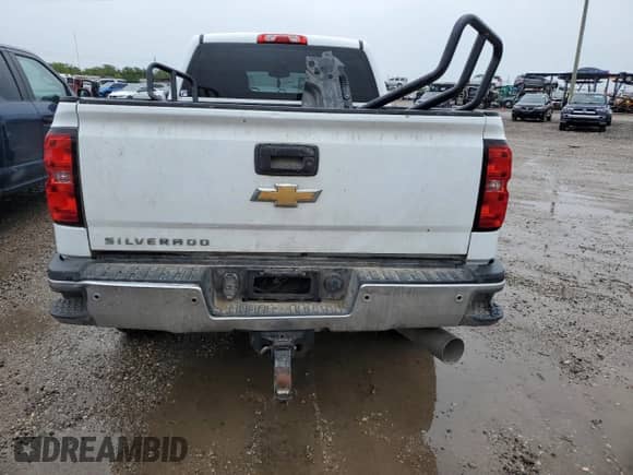 2017 Chevrolet Silverado 2500HD Work Truck z VIN 1GC1KUEY3HF224084, wystawiony jako Copart lot #71694455 z przebiegiem 132 441 mil mil oraz Nie do naprawy • Non repairable. Historia ofert i sprzedaży dostępna na DreamBid. Obrazek 6.
