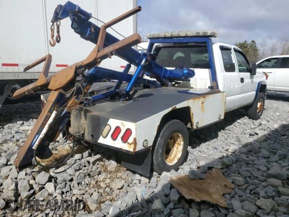 2007 Chevrolet Silverado 3500 LT1 z VIN 1GBJK39D57E136048, wystawiony jako Copart lot #53325275 z przebiegiem 181 849 mil mil oraz Czysty tytuł • Clean title. Historia ofert i sprzedaży dostępna na DreamBid. Obrazek 3.