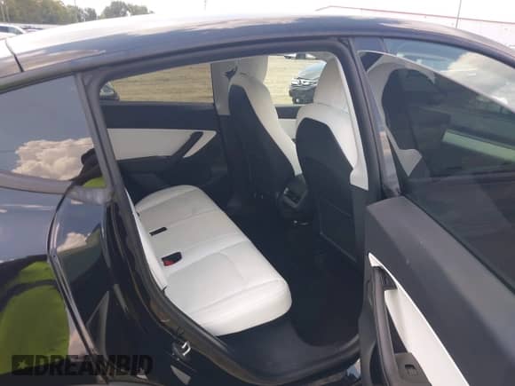 2021 Tesla Model Y Performance with VIN 5YJYGDEF1MF121694, listed as a IAAI auction lot 43168322 with 39,243 mi miles and . Bid and sale history available at DreamBid. Image 8.