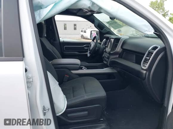 2020 Ram 1500 Big Horn z VIN 1C6SRFFT7LN327786, wystawiony jako IAAI lot #42114331 z przebiegiem 43 259 mil mil oraz . Historia ofert i sprzedaży dostępna na DreamBid. Obrazek 5.