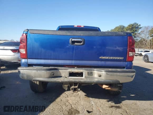 2003 Chevrolet Silverado 1500HD LS z VIN 1GCGC13U13F218217, wystawiony jako Copart lot #87309144 z przebiegiem 331 686 mil mil oraz Szkoda całkowita • Salvage title. Historia ofert i sprzedaży dostępna na DreamBid. Obrazek 6.