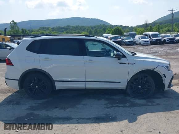 2022 Volkswagen Tiguan SE R-Line Black с VIN 3VV8B7AX0NM007523, выставлен на аукционе IAAI как лот 42457688 с пробегом 39 084 миль миль и . История ставок и продаж доступна на DreamBid. Изображение 13.