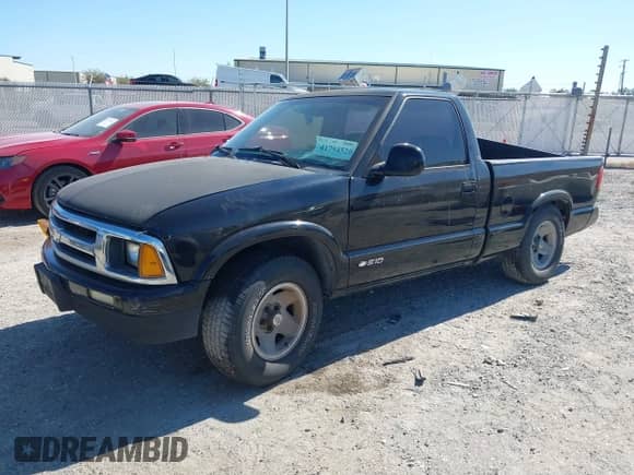 1995 Chevrolet S-10 с VIN 1GCCS14Z9S8227603, выставлен на аукционе IAAI как лот 41794520 с пробегом 216 627 миль миль и . История ставок и продаж доступна на DreamBid. Изображение 2.