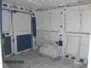 2017 Ram ProMaster Cargo z VIN 3C6TRVNG0HE540139, wystawiony jako IAAI lot #42171290 z przebiegiem 126 200 mil mil oraz . Historia ofert i sprzedaży dostępna na DreamBid. Obrazek 8.