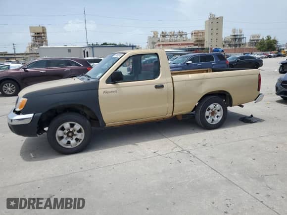 1998 Nissan Frontier XE z VIN 1N6DD21S4WC318399, wystawiony jako Copart lot #62965245 z przebiegiem Nie podano mil oraz Czysty tytuł • Clean title. Historia ofert i sprzedaży dostępna na DreamBid. Obrazek 1.