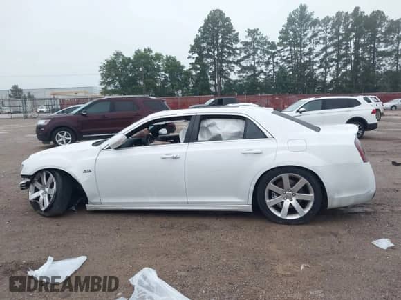 2014 Chrysler 300 SRT-8 с VIN 2C3CCAFJ6EH156853, выставлен на аукционе IAAI как лот 42370748 с пробегом 44 434 миль миль и . История ставок и продаж доступна на DreamBid. Изображение 15.
