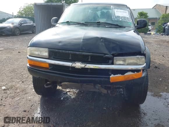 1998 Chevrolet S-10 LS z VIN 1GCCT19WXW8220063, wystawiony jako IAAI lot #42722060 z przebiegiem 186 096 mil mil oraz . Historia ofert i sprzedaży dostępna na DreamBid. Obrazek 6.