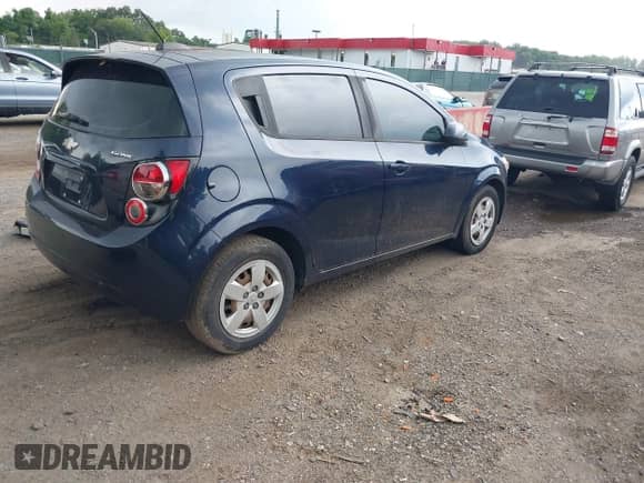 2015 Chevrolet Sonic LS с VIN 1G1JA6SG7F4214749, выставлен на аукционе IAAI как лот 42646414 с пробегом 141 879 миль миль и . История ставок и продаж доступна на DreamBid. Изображение 4.