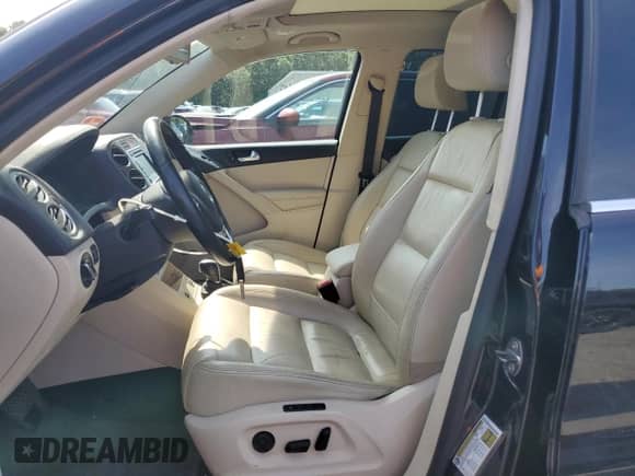 2011 Volkswagen Tiguan S с VIN WVGBV7AX8BW528458, выставлен на аукционе Copart как лот 64525925 с пробегом 147 488 миль миль и Списание • Salvage title. История ставок и продаж доступна на DreamBid. Изображение 7.