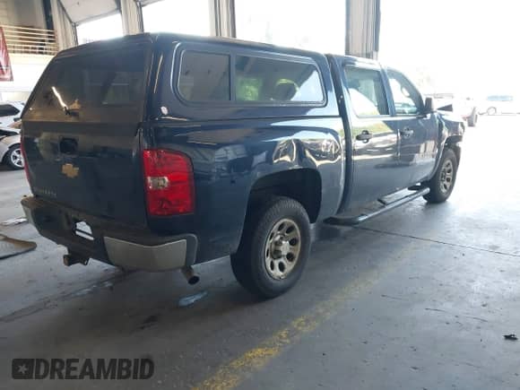 2007 Chevrolet Silverado 1500 1LT with VIN 2GCEC13C071596797, listed as a IAAI auction lot 43273072 with 213,634 mi miles and . Bid and sale history available at DreamBid. Image 4.