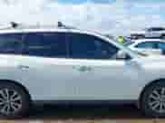 2014 Nissan Pathfinder S z VIN 5N1AR2MN0EC612437, wystawiony jako IAAI lot #42225749 z przebiegiem 138 285 mil mil oraz . Historia ofert i sprzedaży dostępna na DreamBid. Obrazek 14.