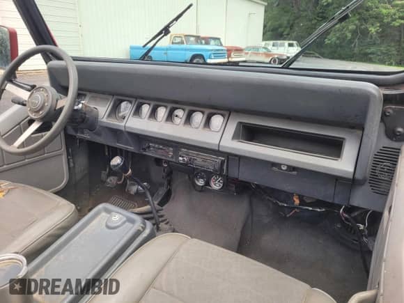 1989 Jeep Wrangler with VIN 2J4FY29TXKJ157595, listed as a Copart auction lot 64847645 with 156,475 mi miles and Clean title. Bid and sale history available at DreamBid. Image 9.