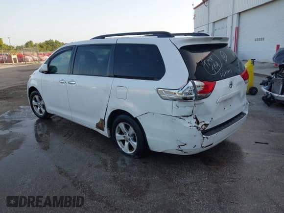 2012 Toyota Sienna z VIN 5TDKA3DC0CS011528, wystawiony jako IAAI lot #42767333 z przebiegiem 216 670 mil mil oraz . Historia ofert i sprzedaży dostępna na DreamBid. Obrazek 3.