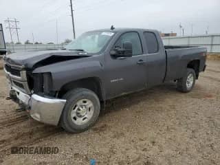 2010 Chevrolet Silverado 2500HD LT z VIN 1GC5KXBG8AZ195880, wystawiony jako Copart lot #77779124 z przebiegiem 132 121 mil mil oraz Szkoda całkowita • Salvage title. Historia ofert i sprzedaży dostępna na DreamBid. Obrazek 1.
