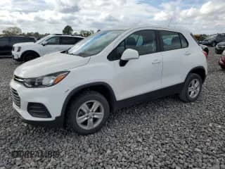 2017 Chevrolet Trax LS z VIN 3GNCJNSB6HL278347, wystawiony jako Copart lot #84708705 z przebiegiem 104 585 mil mil oraz Czysty tytuł • Clean title. Historia ofert i sprzedaży dostępna na DreamBid. Obrazek 1.