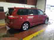 2019 Toyota Sienna L z VIN 5TDZZ3DC7KS993564, wystawiony jako Copart lot #80819215 z przebiegiem 111 462 mil mil oraz Szkoda całkowita • Salvage title. Historia ofert i sprzedaży dostępna na DreamBid. Obrazek 3.