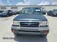 1998 Toyota Tacoma z VIN 4TASM92N7WZ121828, wystawiony jako Copart lot #64122235 z przebiegiem 200 637 mil mil oraz Szkoda całkowita • Salvage title. Historia ofert i sprzedaży dostępna na DreamBid. Obrazek 5.