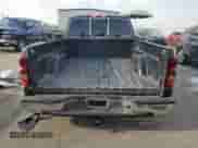 2005 Chevrolet Silverado 1500 Work Truck z VIN 1GCEC19V55Z327255, wystawiony jako Copart lot #71475115 z przebiegiem 211 799 mil mil oraz Szkoda całkowita • Salvage title. Historia ofert i sprzedaży dostępna na DreamBid. Obrazek 6.