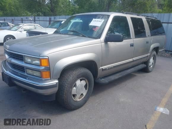 1999 Chevrolet Suburban с VIN 1GNFK16R6XJ458721, выставлен на аукционе IAAI как лот 42620362 с пробегом 219 035 миль миль и . История ставок и продаж доступна на DreamBid. Изображение 2.