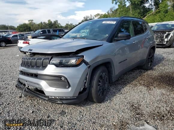 2022 Jeep Compass Latitude z VIN 3C4NJCBB0NT213768, wystawiony jako Copart lot #68212475 z przebiegiem 35 589 mil mil oraz Szkoda całkowita • Salvage title. Historia ofert i sprzedaży dostępna na DreamBid. Obrazek 1.
