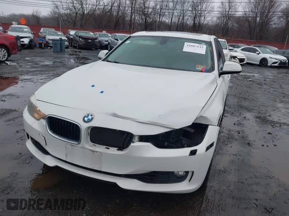 2013 BMW 3 Series 328i xDrive z VIN WBA3B3G50DNR81124, wystawiony jako IAAI lot #41087933 z przebiegiem 133 660 mil mil oraz . Historia ofert i sprzedaży dostępna na DreamBid. Obrazek 6.