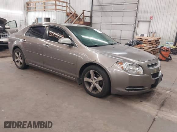 2012 Chevrolet Malibu 1LT z VIN 1G1ZC5E06CF218586, wystawiony jako IAAI lot #42838384 z przebiegiem 183 069 mil mil oraz . Historia ofert i sprzedaży dostępna na DreamBid. Obrazek 1.