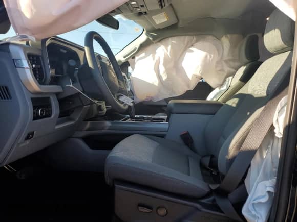 2025 Ford F-250 XL with VIN 1FT8W2BN5SED95031, listed as a Copart auction lot 69629945 with 194 mi miles and Salvage title. Bid and sale history available at DreamBid. Image 7.