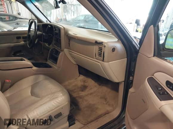2003 Chevrolet Suburban Z71 с VIN 3GNFK16Z73G311237, выставлен на аукционе IAAI как лот 42373993 с пробегом Не указан миль и . История ставок и продаж доступна на DreamBid. Изображение 5.
