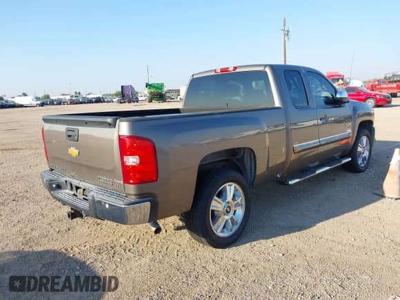 2012 Chevrolet Silverado 1500 LT z VIN 1GCRCSE01CZ327977, wystawiony jako IAAI lot #43379887 z przebiegiem 73 817 mil mil oraz . Historia ofert i sprzedaży dostępna na DreamBid. Obrazek 4.
