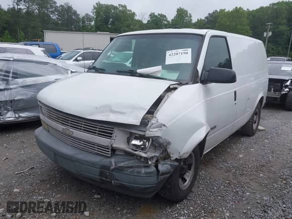 2002 Chevrolet Astro Cargo z VIN 1GCDM19X52B133954, wystawiony jako IAAI lot #42207190 z przebiegiem 413 567 mil mil oraz . Historia ofert i sprzedaży dostępna na DreamBid. Obrazek 17.