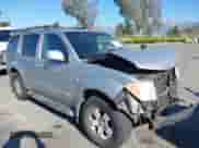 2006 Nissan Pathfinder SE z VIN 5N1AR18U36C631965, wystawiony jako IAAI lot #41861397 z przebiegiem 230 483 mil mil oraz . Historia ofert i sprzedaży dostępna na DreamBid. Obrazek 1.