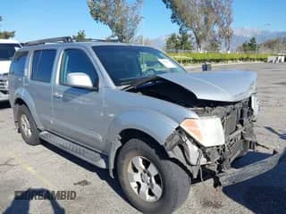 2006 Nissan Pathfinder SE z VIN 5N1AR18U36C631965, wystawiony jako IAAI lot #41861397 z przebiegiem 230 483 mil mil oraz . Historia ofert i sprzedaży dostępna na DreamBid. Obrazek 1.