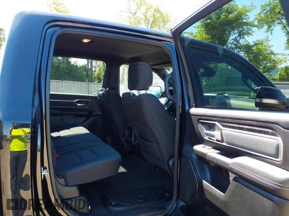 2022 Ram 1500 Big Horn z VIN 1C6RRFFG6NN439340, wystawiony jako IAAI lot #42204188 z przebiegiem 29 870 mil mil oraz . Historia ofert i sprzedaży dostępna na DreamBid. Obrazek 8.