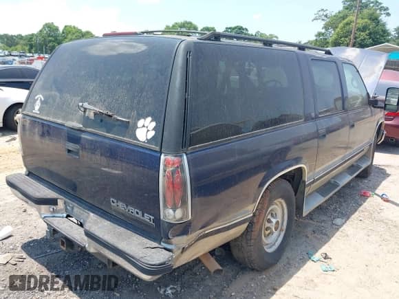 1998 Chevrolet Suburban with VIN 1GNGC26J1WJ318754, listed as a IAAI auction lot 42386394 with 129,177 mi miles and . Bid and sale history available at DreamBid. Image 4.