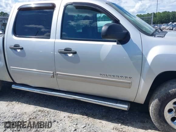 2012 Chevrolet Silverado 1500 LS z VIN 3GCPCREA4CG229602, wystawiony jako IAAI lot #42818433 z przebiegiem 294 243 mil mil oraz . Historia ofert i sprzedaży dostępna na DreamBid. Obrazek 20.