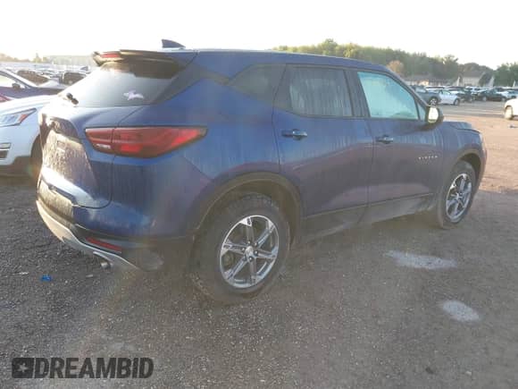 2023 Chevrolet Blazer LT z VIN 3GNKBHR40PS157190, wystawiony jako IAAI lot #43087884 z przebiegiem 69 637 mil mil oraz . Historia ofert i sprzedaży dostępna na DreamBid. Obrazek 4.