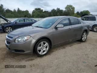 2012 Chevrolet Malibu 1LS с VIN 1G1ZB5E09CF286657, выставлен на аукционе Copart как лот 83802645 с пробегом 137 131 миль миль и Списание • Salvage title. История ставок и продаж доступна на DreamBid. Изображение 1.