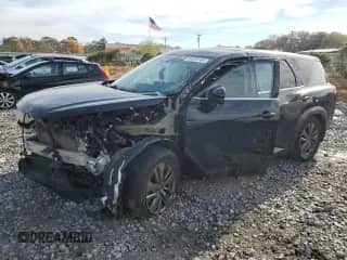 2022 Nissan Pathfinder S z VIN 5N1DR3AA4NC230335, wystawiony jako Copart lot #84510744 z przebiegiem Nie podano mil oraz Szkoda całkowita • Salvage title. Historia ofert i sprzedaży dostępna na DreamBid. Obrazek 1.
