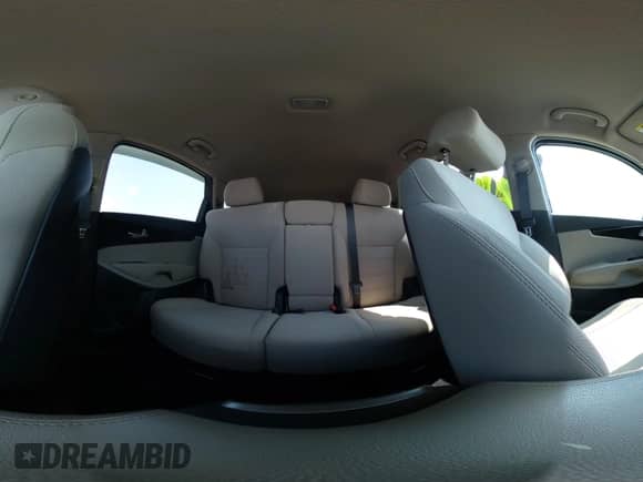 2019 Kia Sorento L z VIN 5XYPG4A35KG572575, wystawiony jako IAAI lot #43012602 z przebiegiem 86 540 mil mil oraz . Historia ofert i sprzedaży dostępna na DreamBid. Obrazek 20.