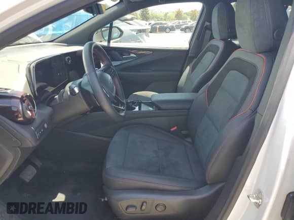 2024 Chevrolet Blazer EV eAWD RS z VIN 3GNKDCRJ4RS287236, wystawiony jako Copart lot #61030045 z przebiegiem 6 466 mil mil oraz Szkoda całkowita • Salvage title. Historia ofert i sprzedaży dostępna na DreamBid. Obrazek 7.