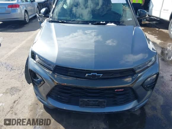 2021 Chevrolet TrailBlazer RS z VIN KL79MTSL8MB097878, wystawiony jako IAAI lot #41838234 z przebiegiem 53 905 mil mil oraz . Historia ofert i sprzedaży dostępna na DreamBid. Obrazek 12.