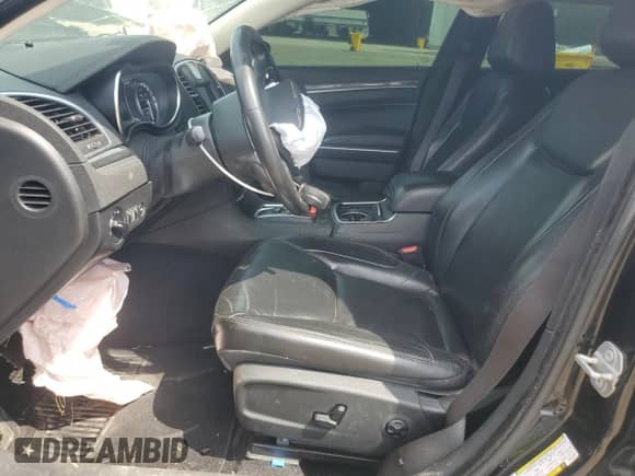 2019 Chrysler 300 Touring L с VIN 2C3CCAAG6KH651397, выставлен на аукционе Copart как лот 80622985 с пробегом Не указан миль и Списание • Salvage title. История ставок и продаж доступна на DreamBid. Изображение 7.