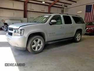 2010 Chevrolet Suburban LT z VIN 1GNUCJE06AR222604, wystawiony jako Copart lot #61961725 z przebiegiem 206 588 mil mil oraz Czysty tytuł • Clean title. Historia ofert i sprzedaży dostępna na DreamBid. Obrazek 1.
