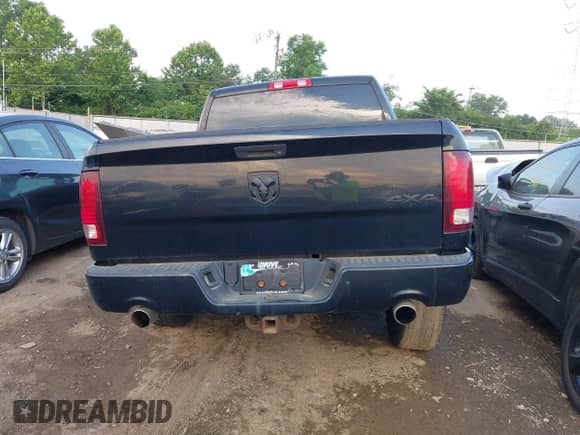 2014 Ram 1500 Express z VIN 1C6RR7KT4ES220631, wystawiony jako IAAI lot #42612207 z przebiegiem 128 548 mil mil oraz . Historia ofert i sprzedaży dostępna na DreamBid. Obrazek 17.