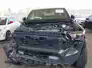 2024 Toyota Tacoma SR5 z VIN 3TMLB5JN5RM080565, wystawiony jako IAAI lot #42584677 z przebiegiem 17 149 mil mil oraz . Historia ofert i sprzedaży dostępna na DreamBid. Obrazek 13.